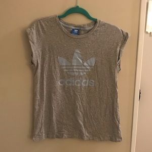 ADIDAS TEE SHIRT - SIZE MEDIUM - LIKE NEW